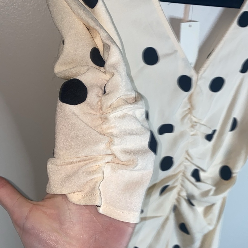 🌵NWT Crème with black polka dots short sleeve midi dress! - Picture 8 of 12